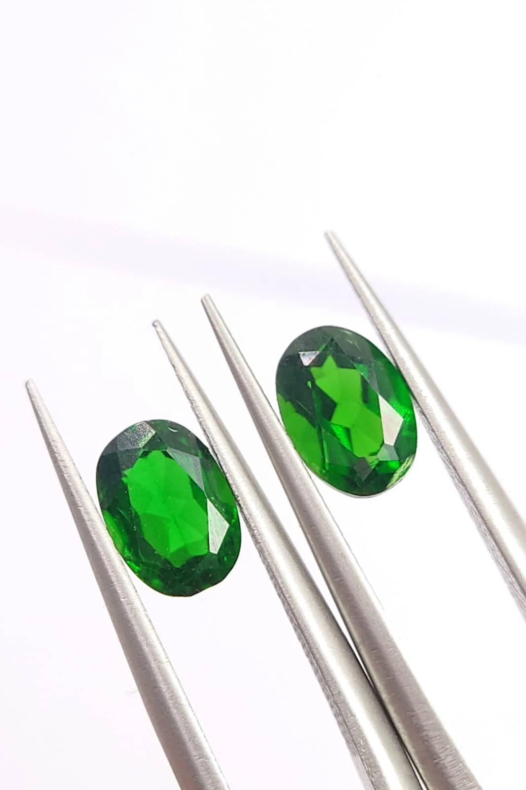1.8ct Natural Chrome Diopside Oval Cut Loose Gemstone From Pakistan — view 5